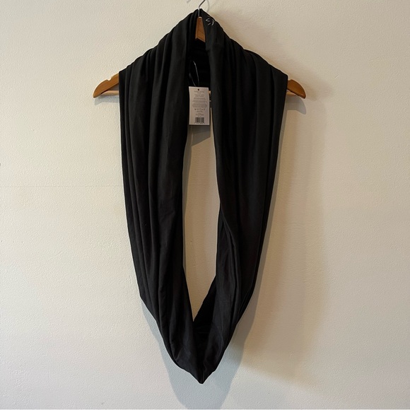 NWT Beyond Yoga Pocket Infinity Scarf Black - Picture 2 of 8